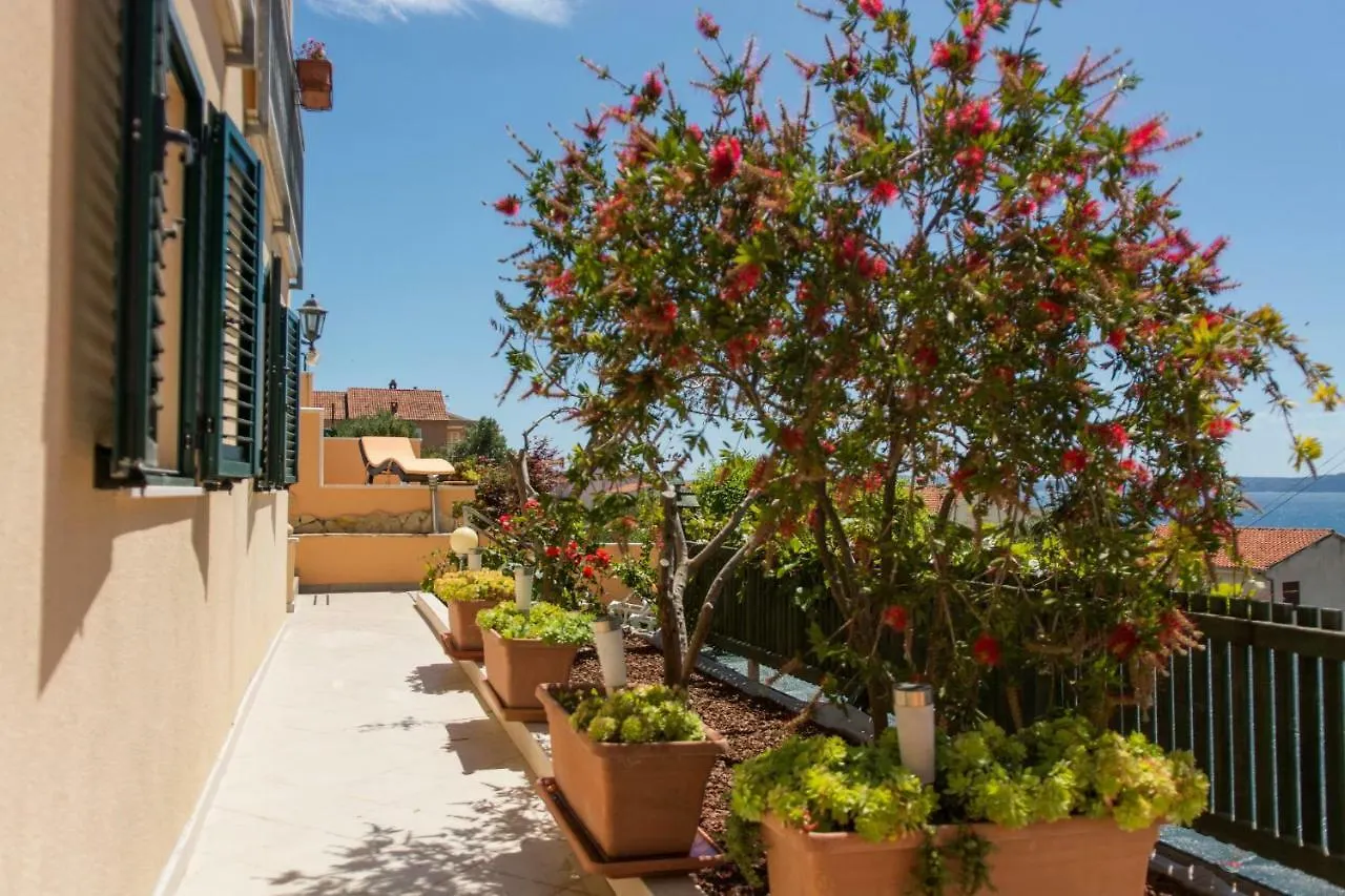 Poolside Apartment House Nina Traù Croazia
