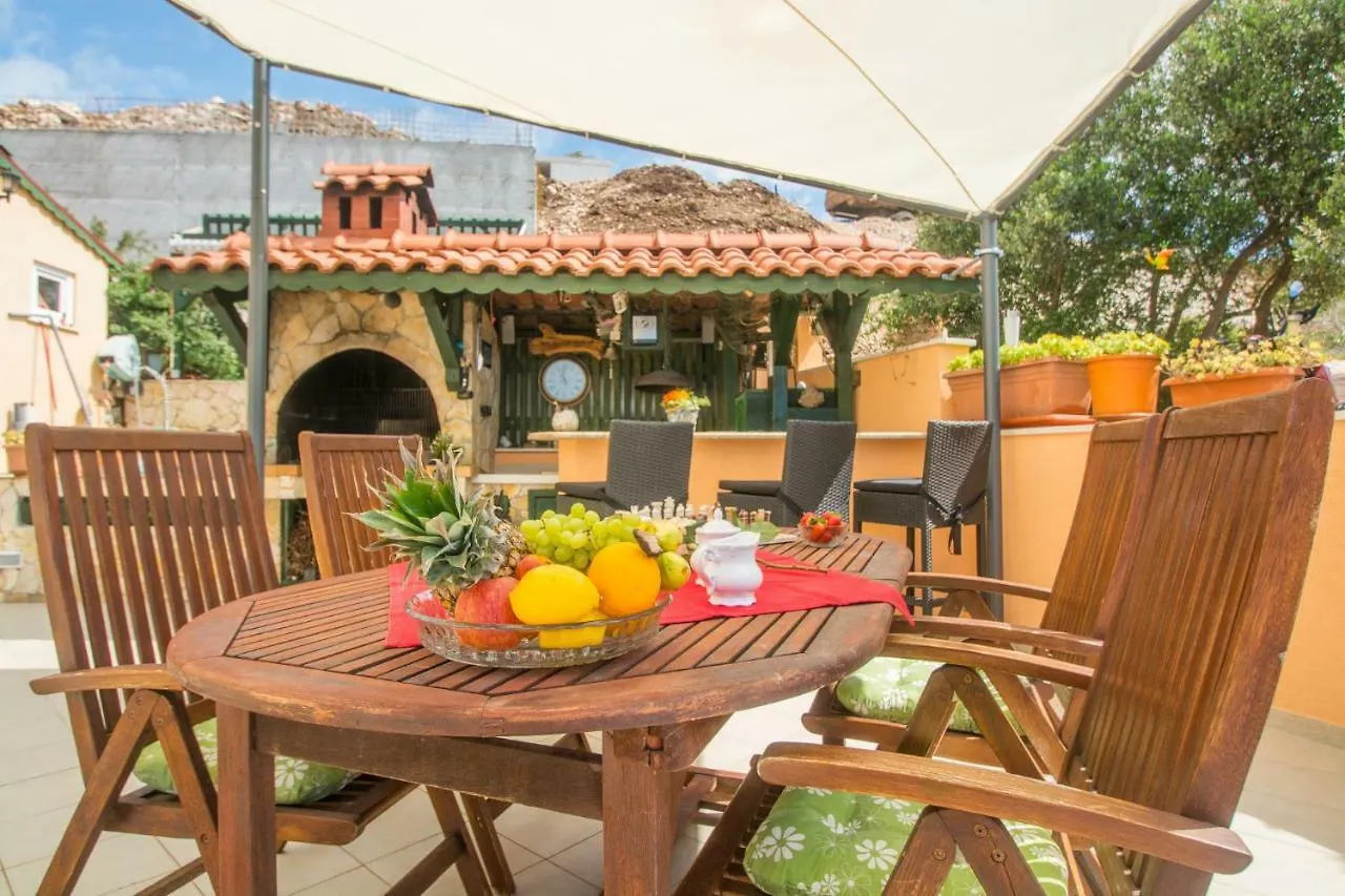 Poolside Apartment House Nina Traù