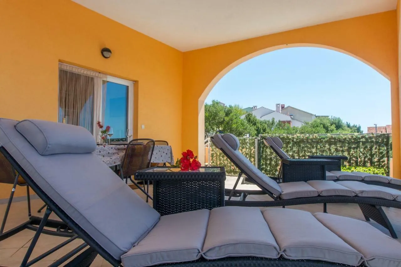 Poolside Apartment House Nina Traù Croazia