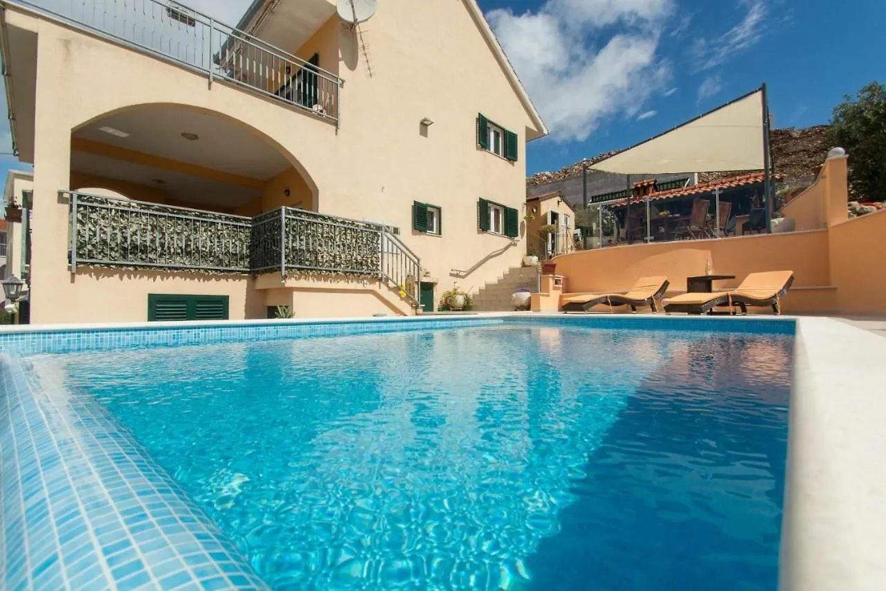 Poolside Apartment House Nina Trogir