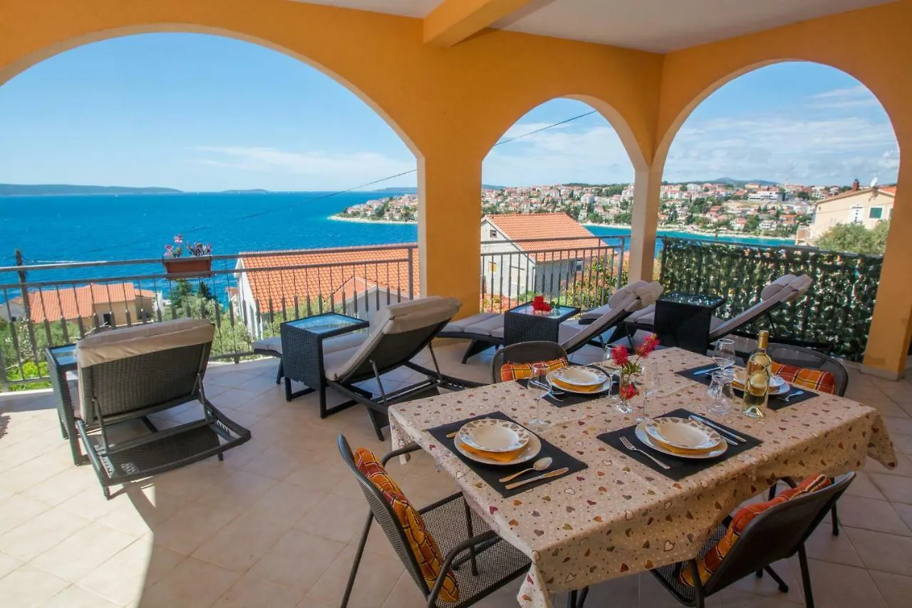 Poolside Apartment House Nina Trogir