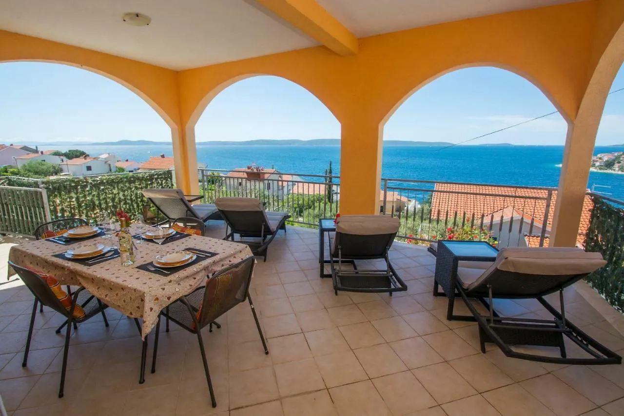 Poolside Apartment House Nina Trogir