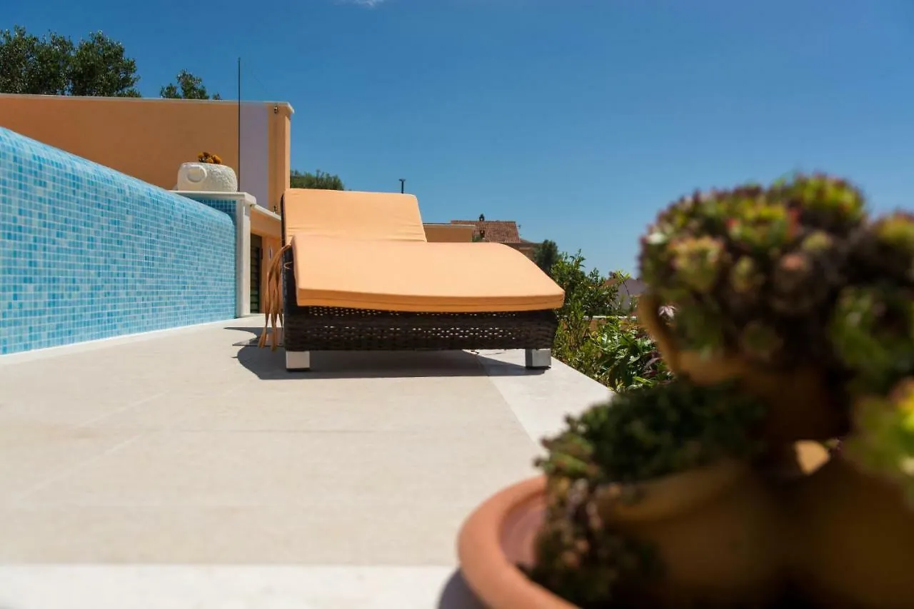 Poolside Apartment House Nina Trogir