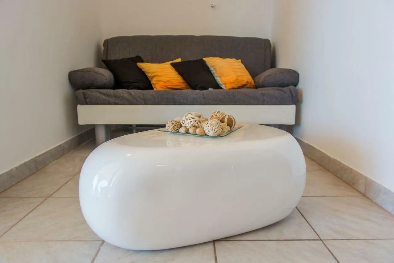 Poolside Apartment House Nina Trogir