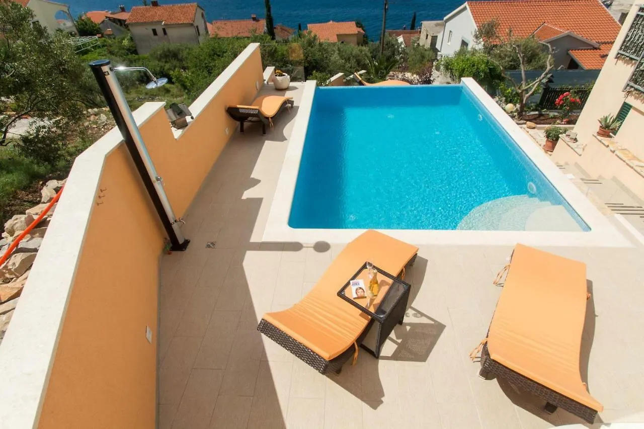Poolside Apartment House Nina Trogir