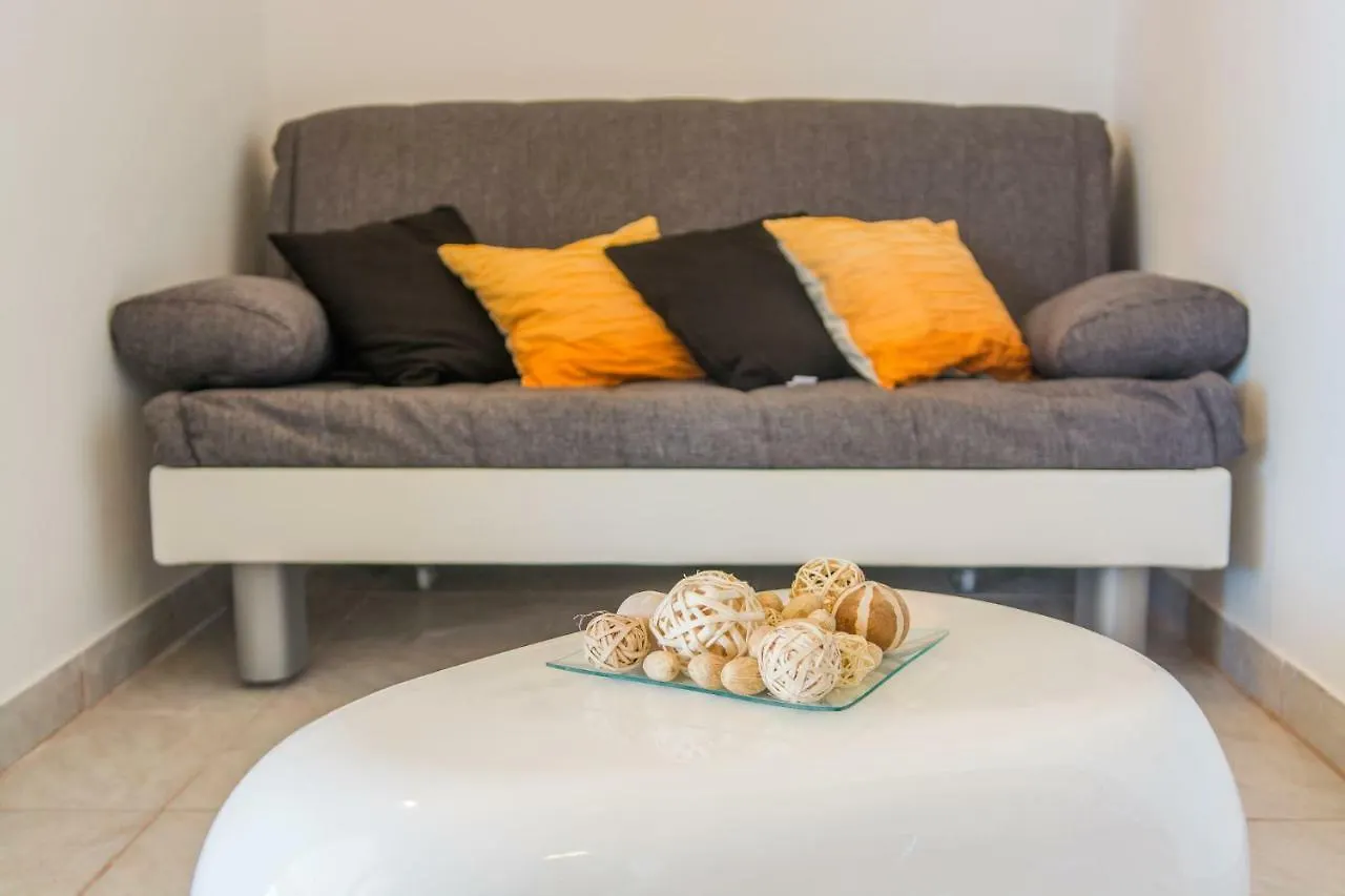 Poolside Apartment House Nina Trogir