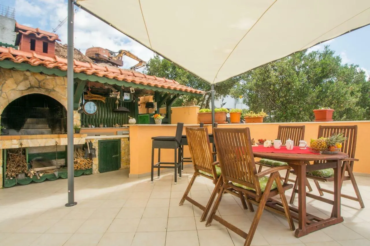 Poolside Apartment House Nina Trogir