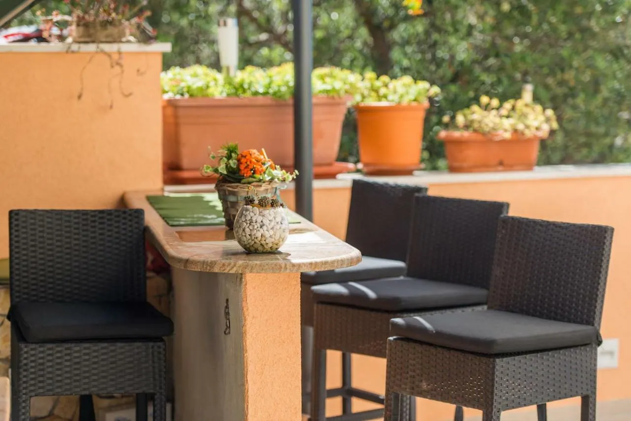 Poolside Apartment House Nina Trogir