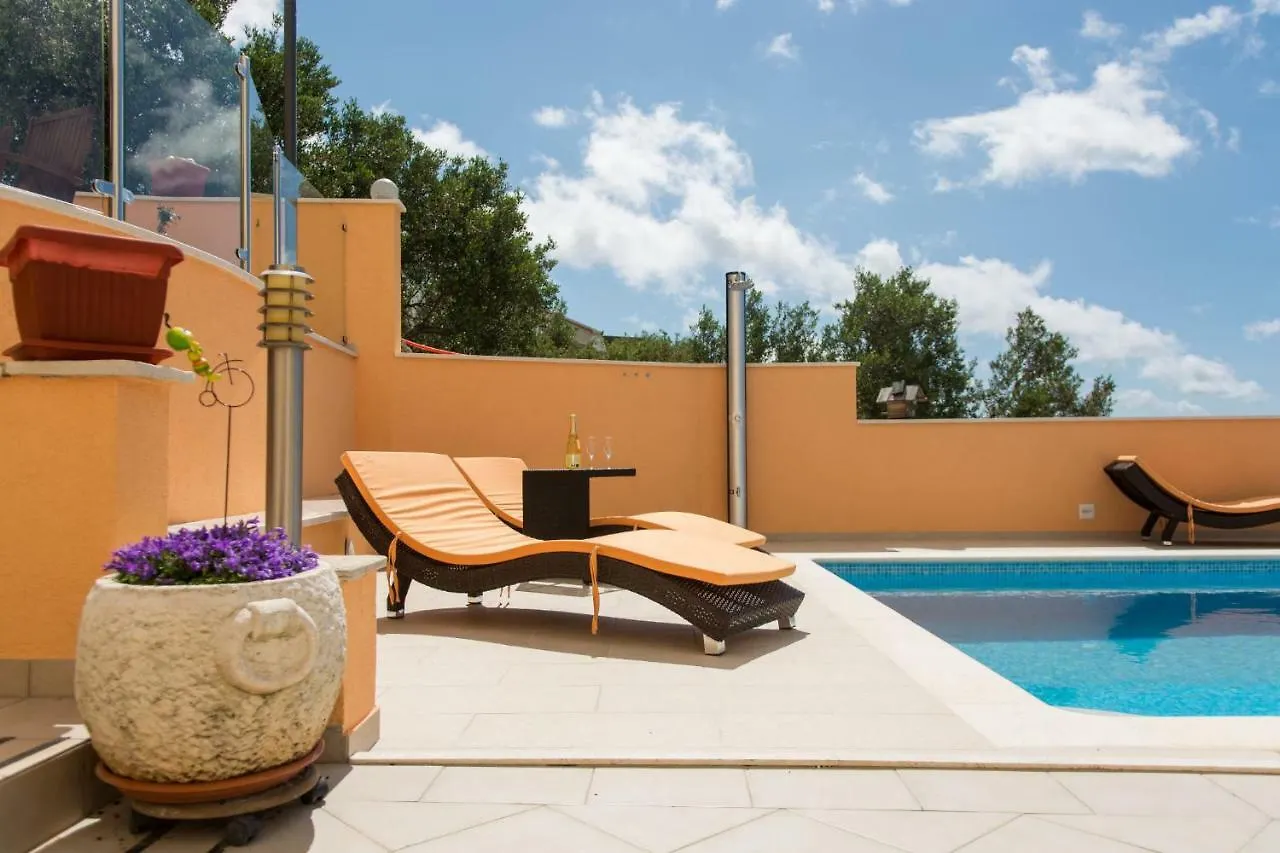 Poolside Apartment House Nina Trogir