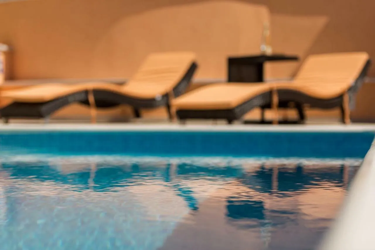 Poolside Apartment House Nina Trogir 0*,