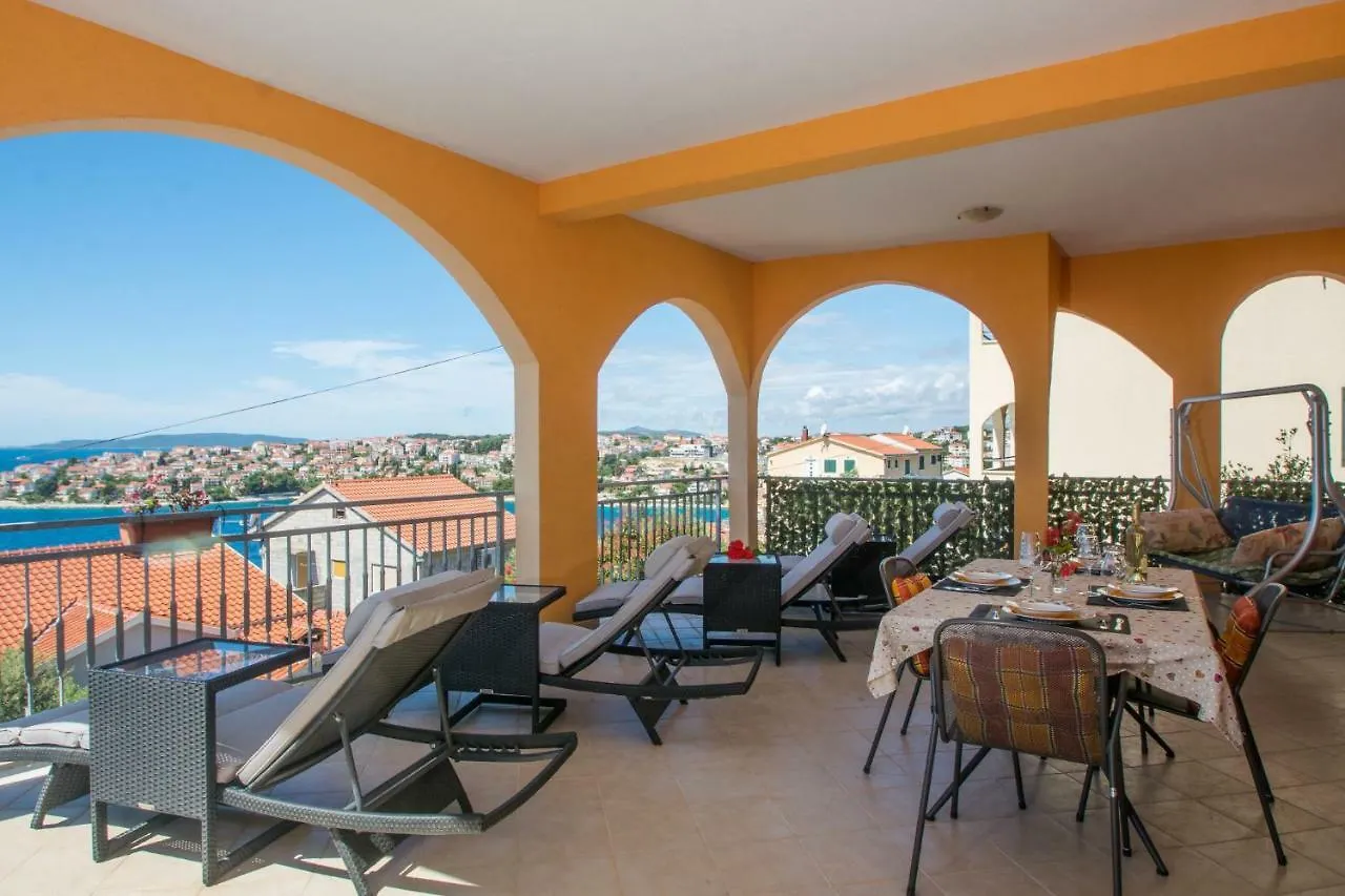 Poolside Apartment House Nina Trogir