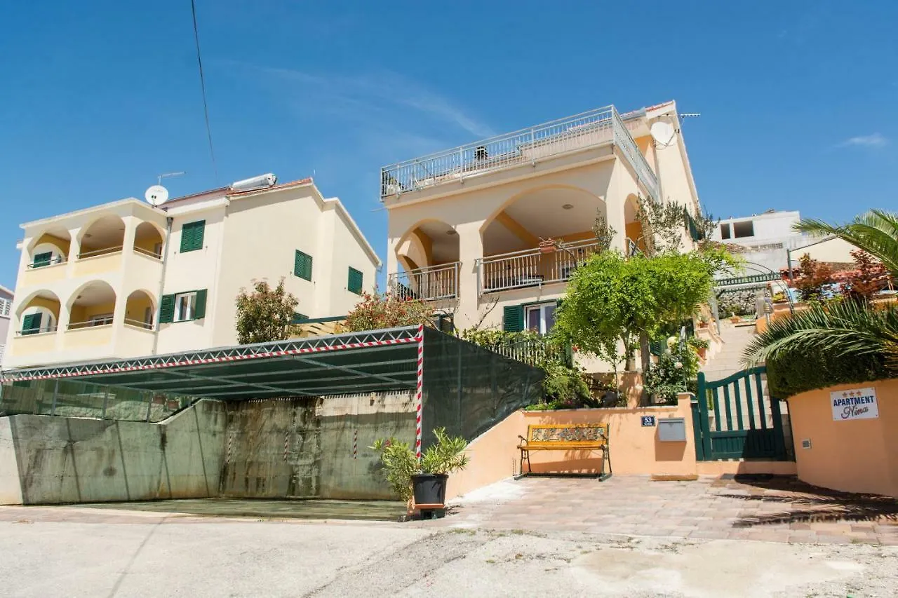 Poolside Apartment House Nina Trogir 0*,