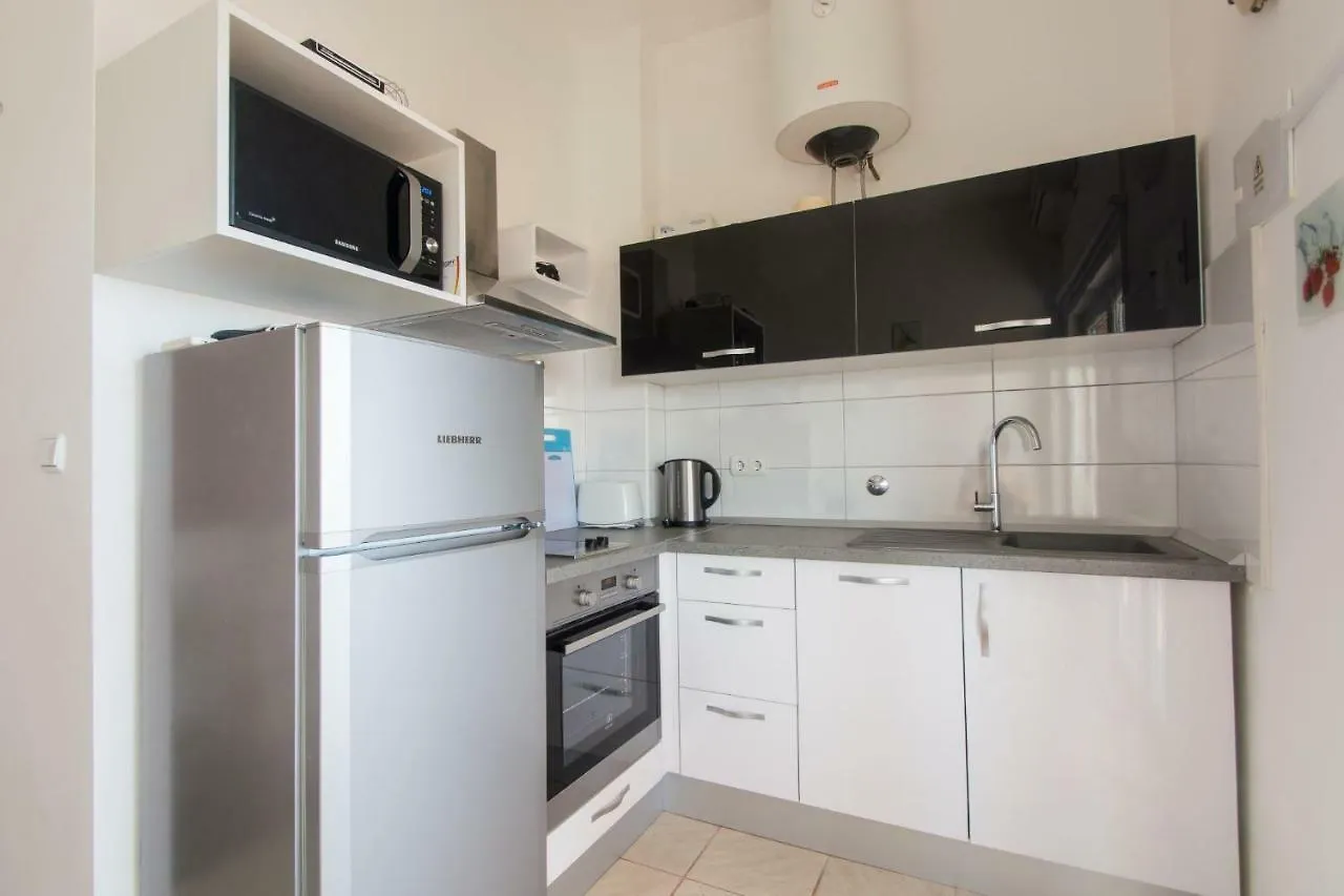 Poolside Apartment House Nina Trogir