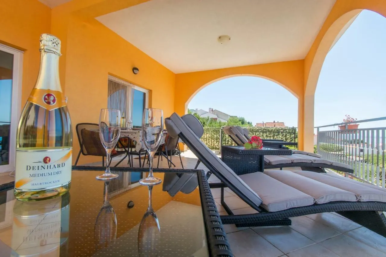 Poolside Apartment House Nina Trogir