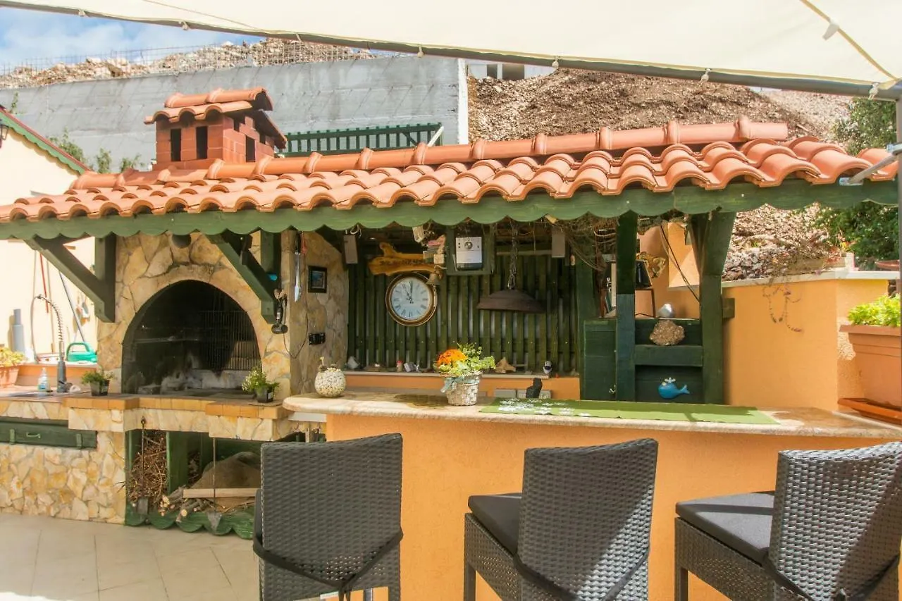 Poolside Apartment House Nina Trogir