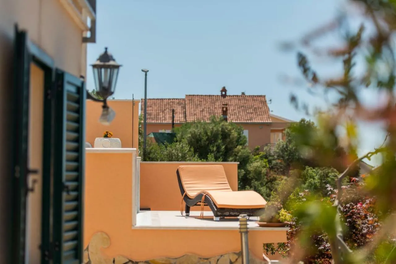 Poolside Apartment House Nina Trogir