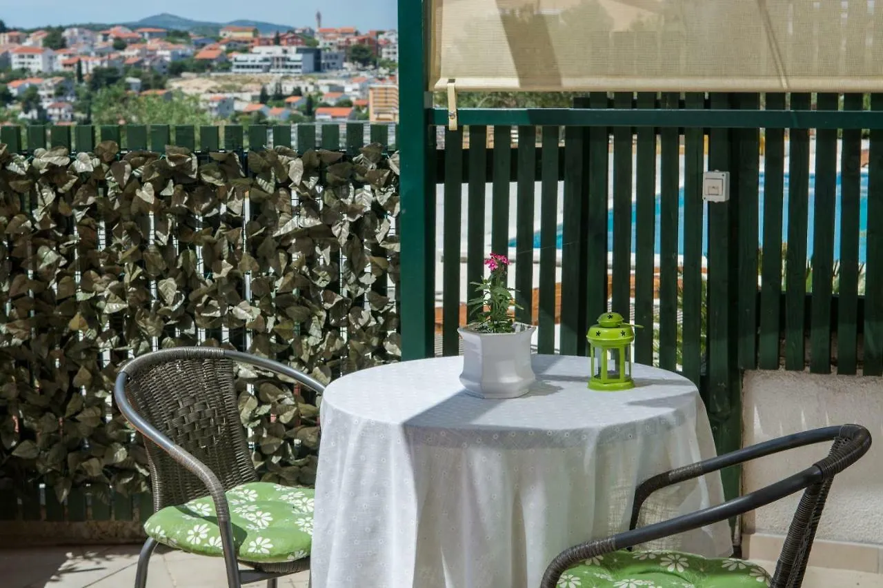 Poolside Apartment House Nina Trogir