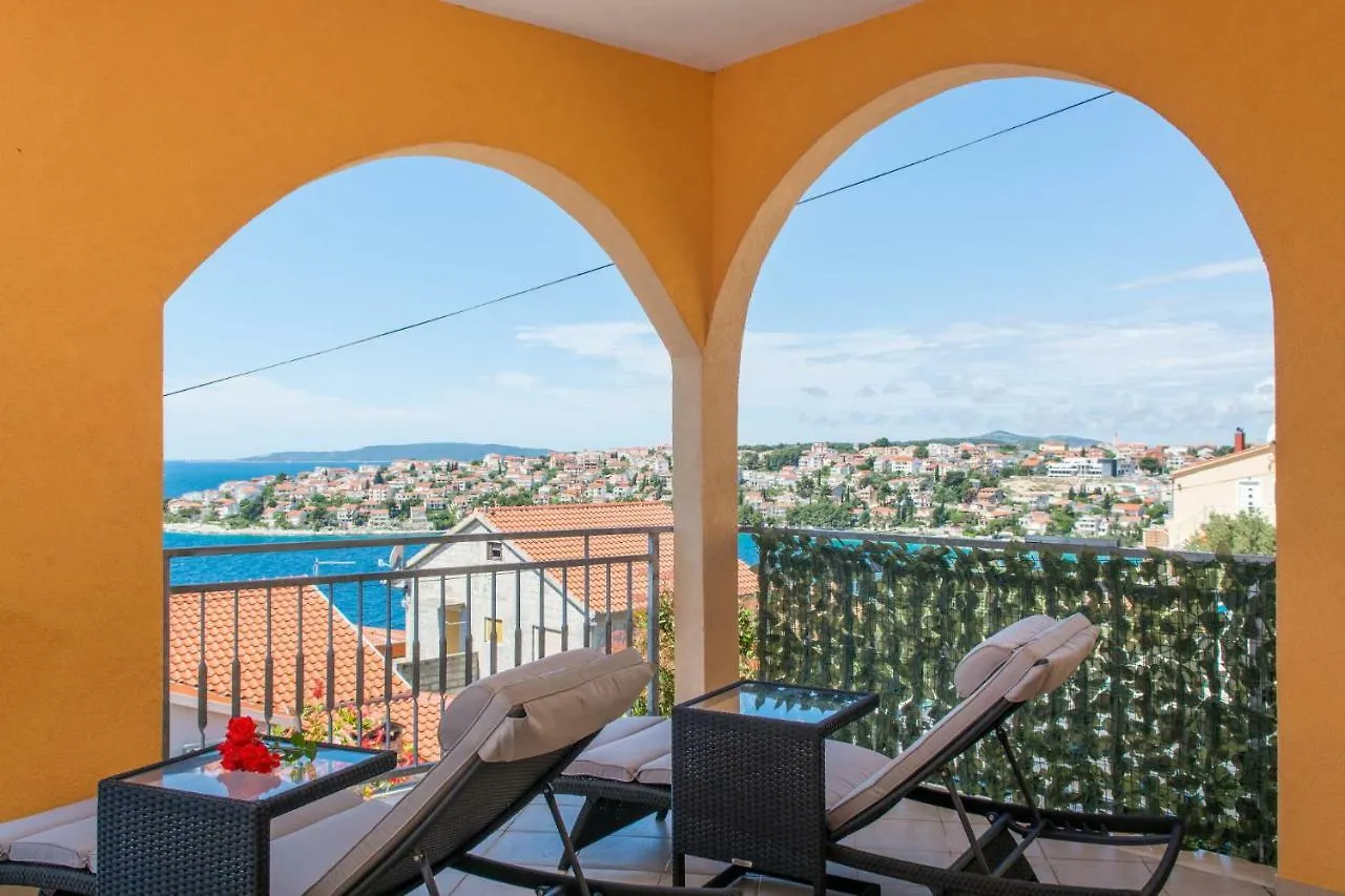 Poolside Apartment House Nina Trogir