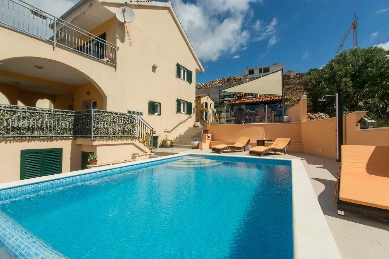 Poolside Apartment House Nina Trogir 0*,