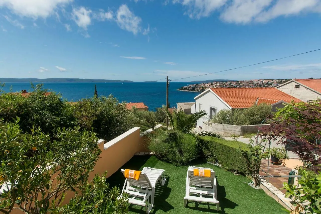 Poolside Apartment House Nina Trogir