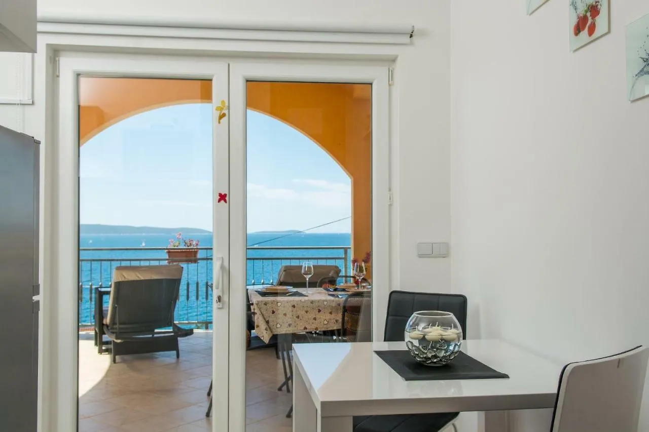 Poolside Apartment House Nina Trogir