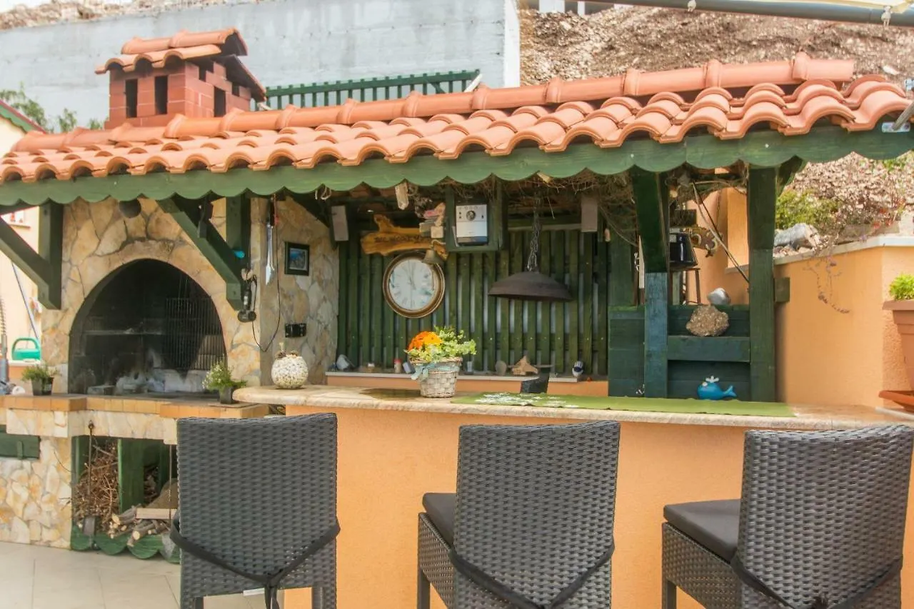 Poolside Apartment House Nina Trogir