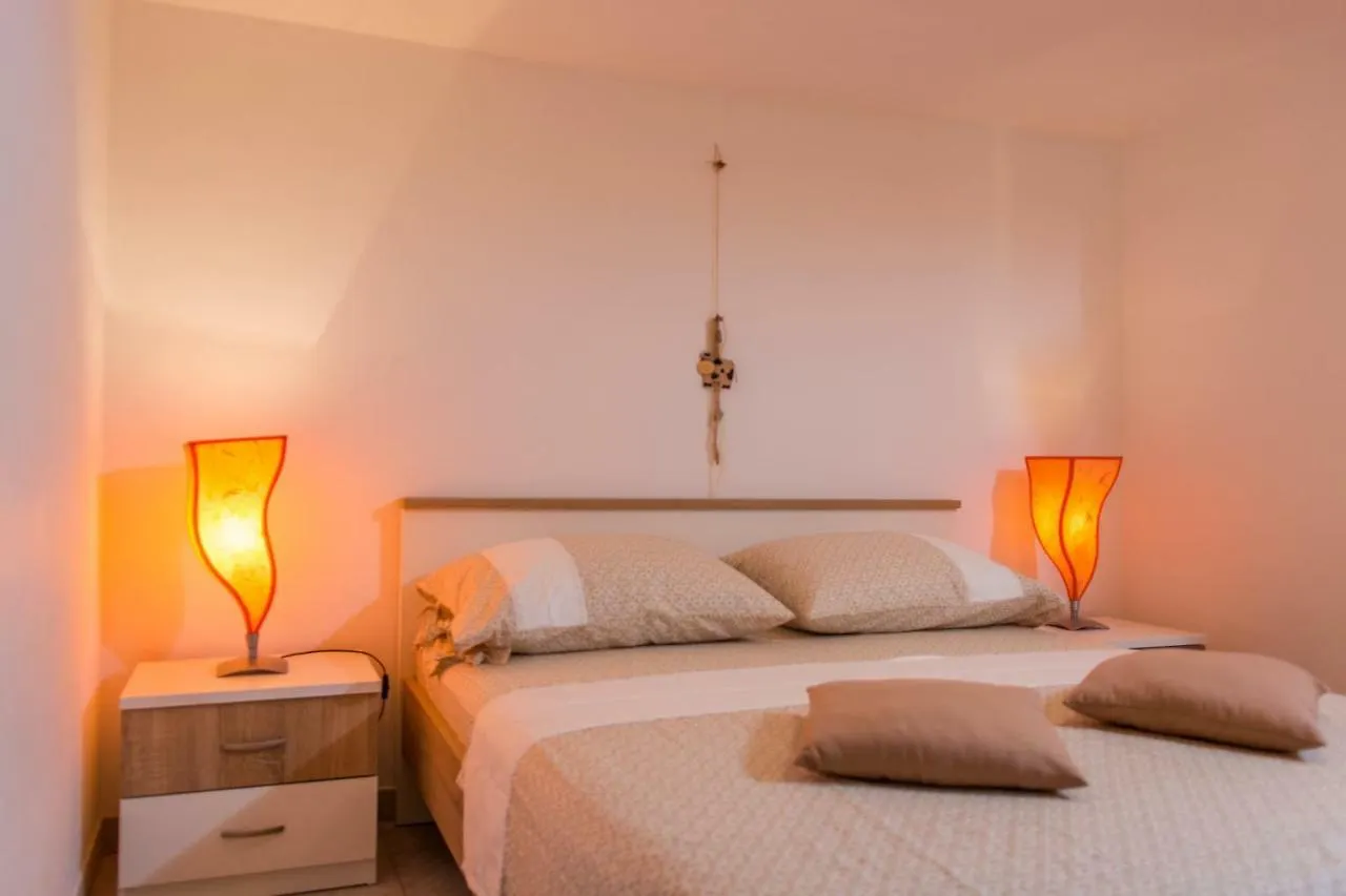 Poolside Apartment House Nina Trogir