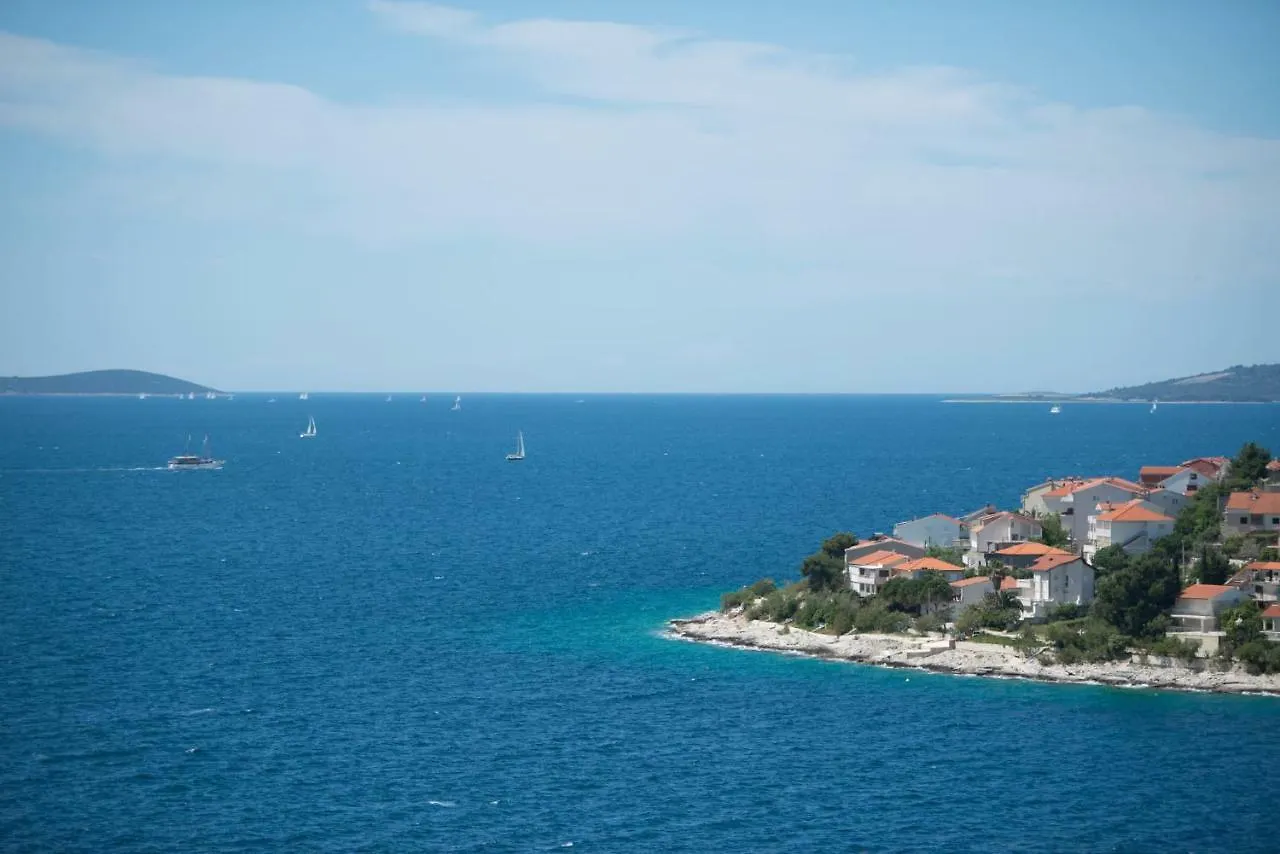 Poolside Apartment House Nina Trogir