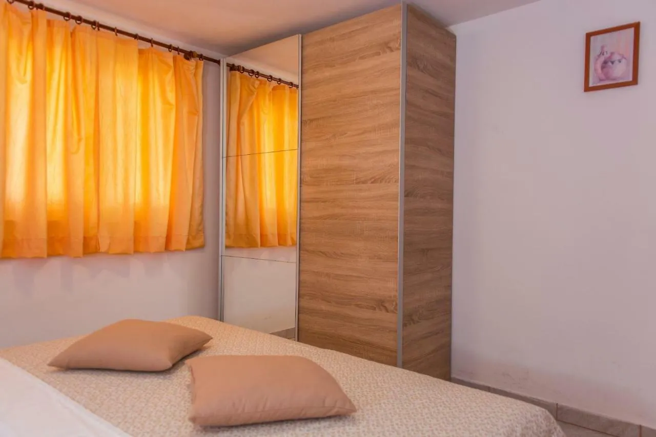 Poolside Apartment House Nina Trogir